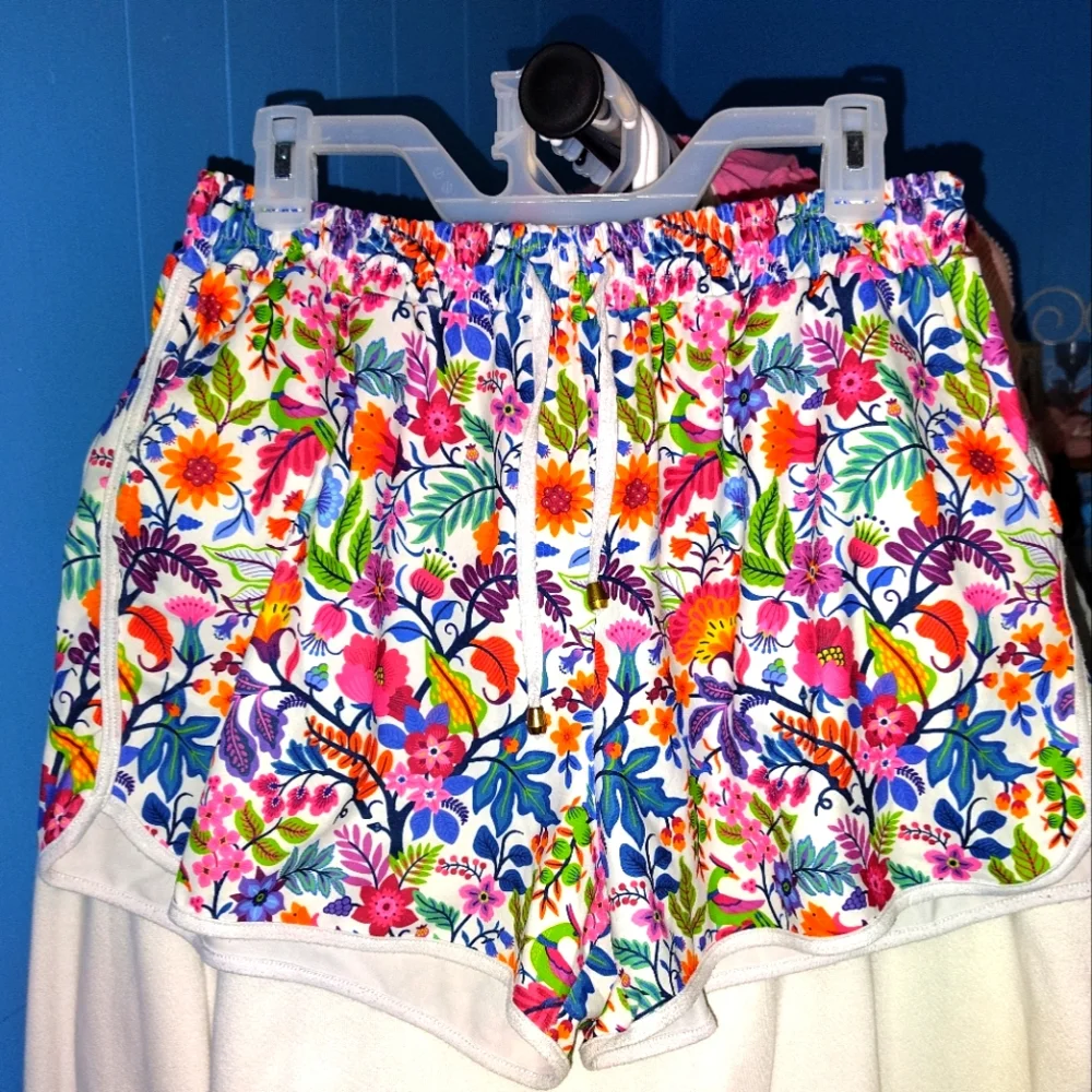 Floral Fiesta Everyday Shorts - Picture 2 of 3